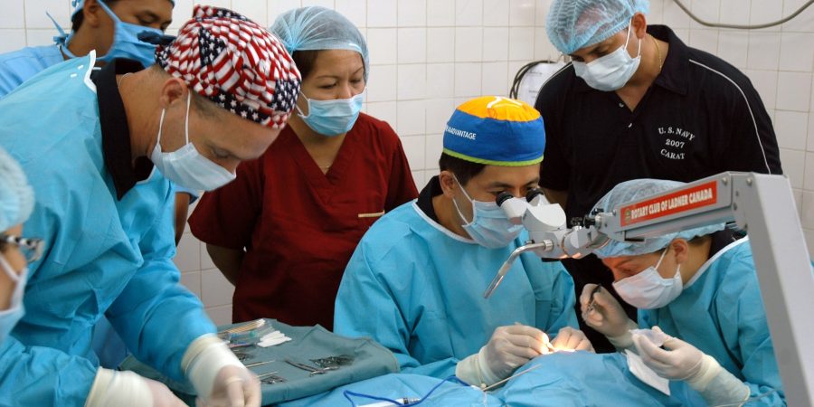 surgery-590536_1920